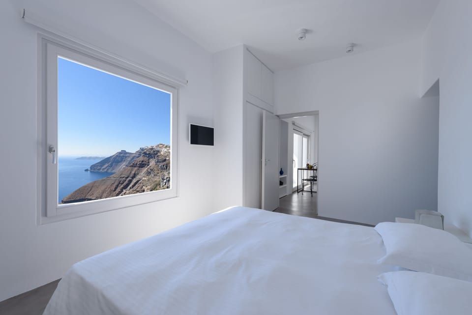 Villa (La Vida Breve) Outdoor Hot Tub Panoramic Caldera View | Premium bedding, minibar, in-room safe, blackout drapes