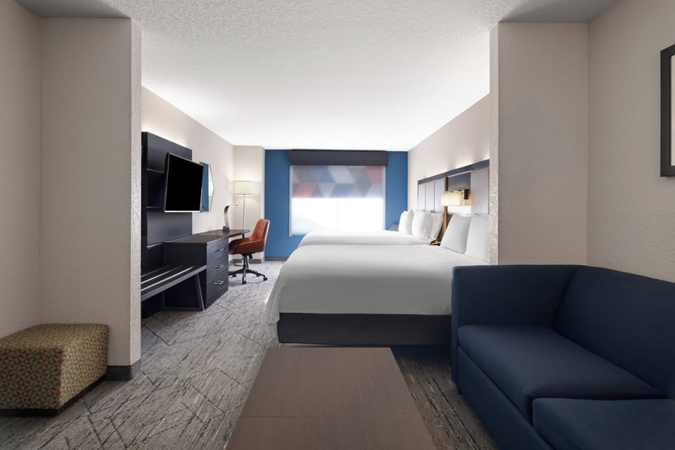 Suite, Multiple Beds (Wet Bar) | In-room safe, desk, iron/ironing board, rollaway beds
