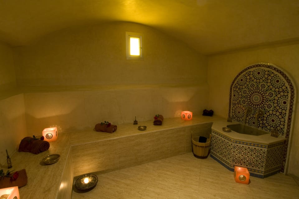 Couples treatment rooms, sauna, hot tub, Turkish bath, body treatments