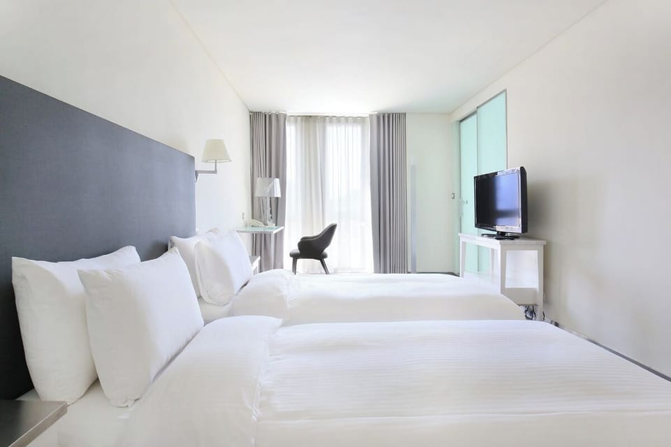 Elite Twin Room | Premium bedding, down comforters, free minibar, in-room safe