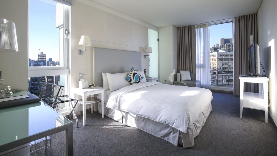 Deluxe Room with Street View | Premium bedding, down comforters, free minibar, in-room safe