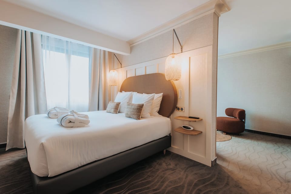 Luxury Double Room | Minibar, in-room safe, individually decorated, desk