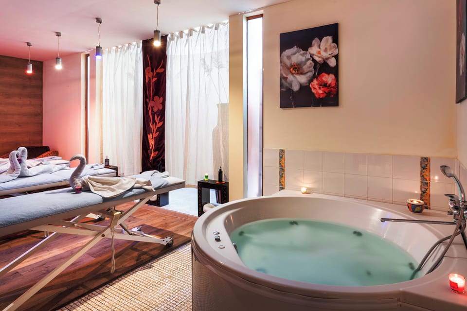 Couples treatment rooms, sauna, hot springs, Turkish bath