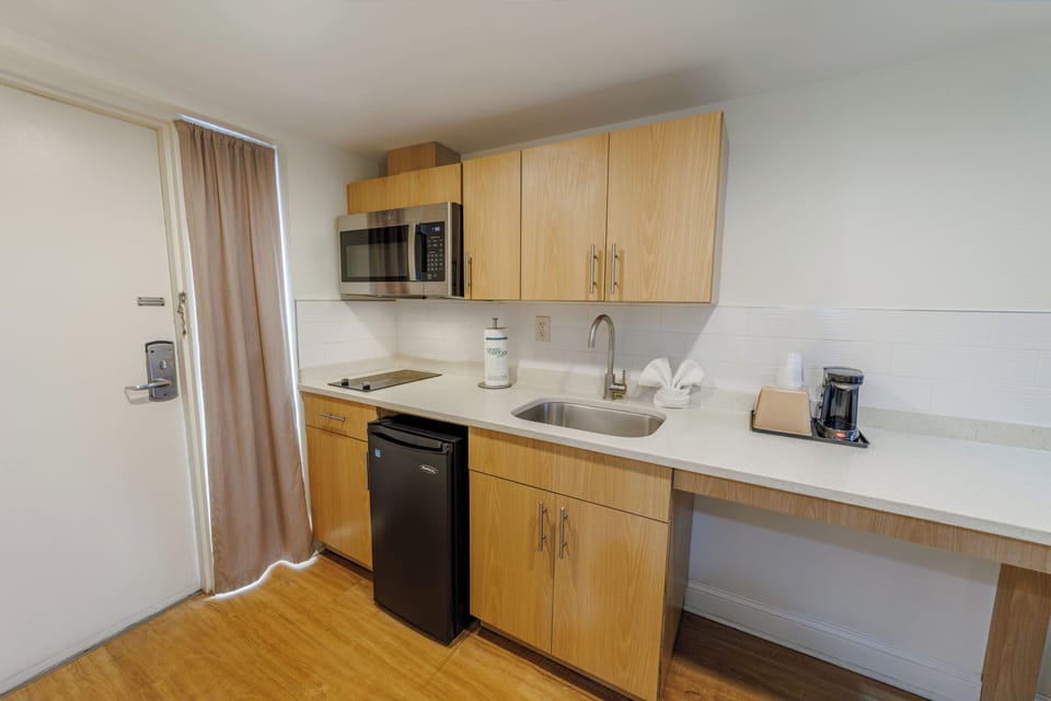 Deluxe Room, 2 Queen Beds, Kitchenette | Private kitchen | Mini-fridge, microwave