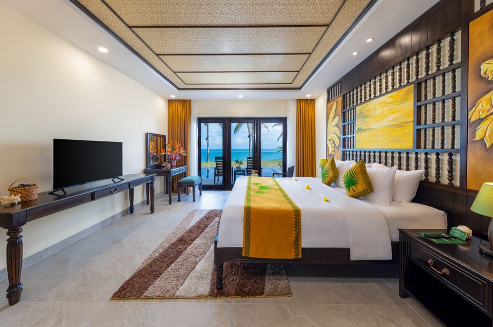 03 Bedroom Ocean Villa with private pool | Minibar, in-room safe, laptop workspace, blackout drapes