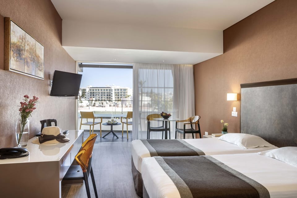 Standard Room, Courtyard View | Premium bedding, down comforters, in-room safe, desk
