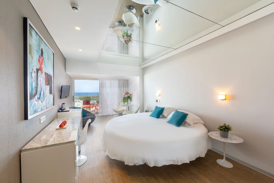 Couples Suite Sea View | Premium bedding, down comforters, in-room safe, desk