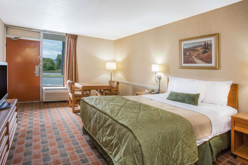 Room, 1 Queen Bed, Mobility Accessible, Non Smoking (Mobility, Roll-in Shower) | Pillowtop beds, desk, blackout drapes, soundproofing