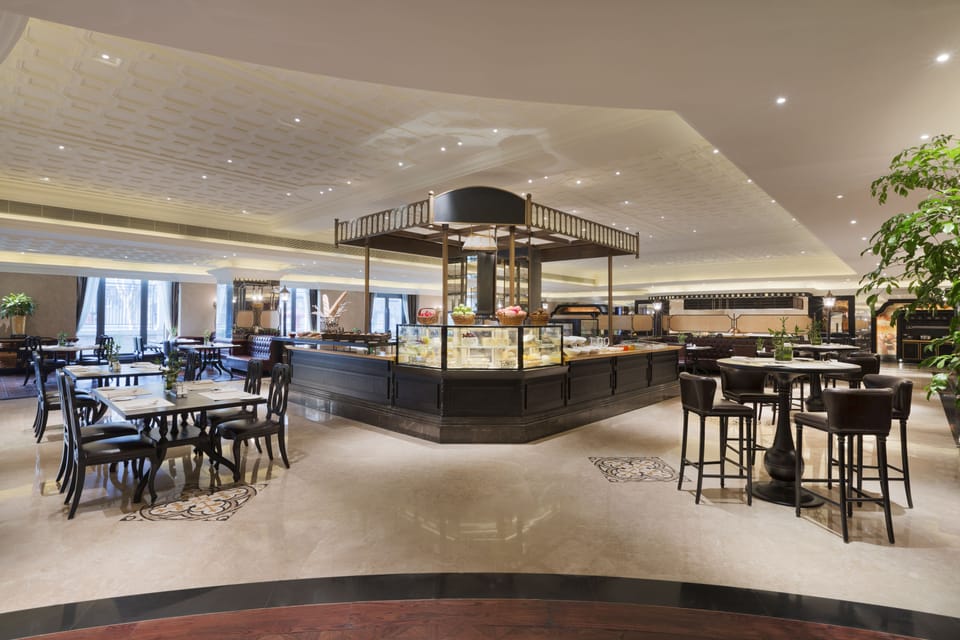 2 restaurants; breakfast, lunch, and dinner served