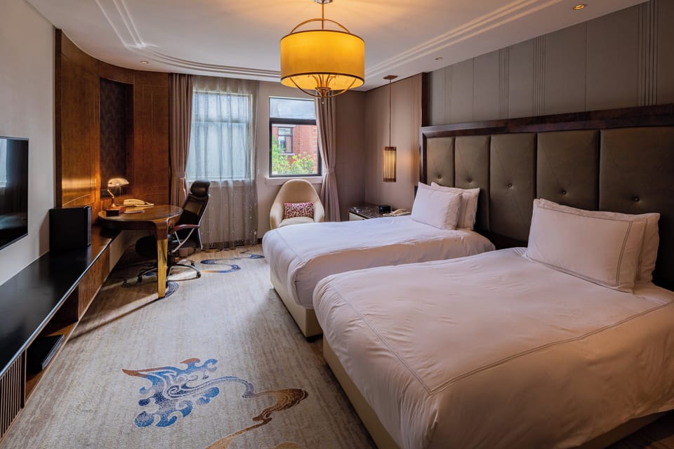Classic Room, 2 Twin Beds | Down comforters, minibar, in-room safe, desk