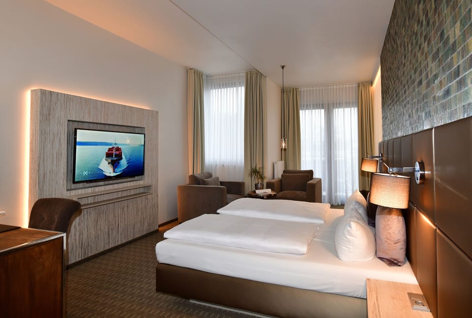 Junior Suite, 1 Bedroom | Premium bedding, in-room safe, desk, blackout drapes