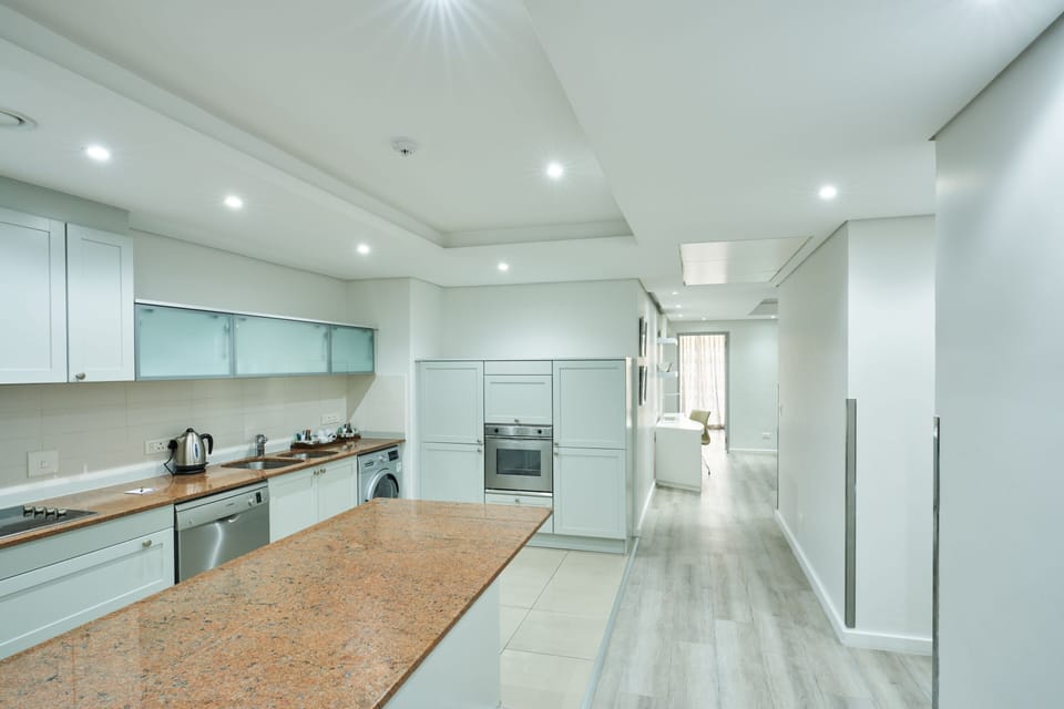 Suite, 3 Bedrooms, Non Smoking, City View | Private kitchen | Full-size fridge, microwave, oven, stovetop