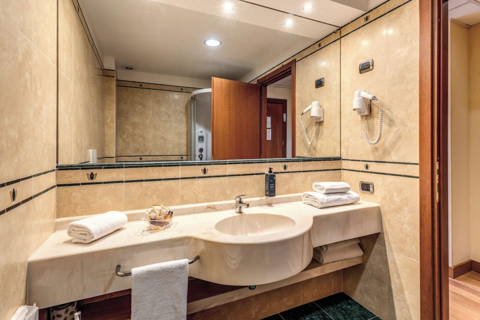 Shower, free toiletries, hair dryer, bidet