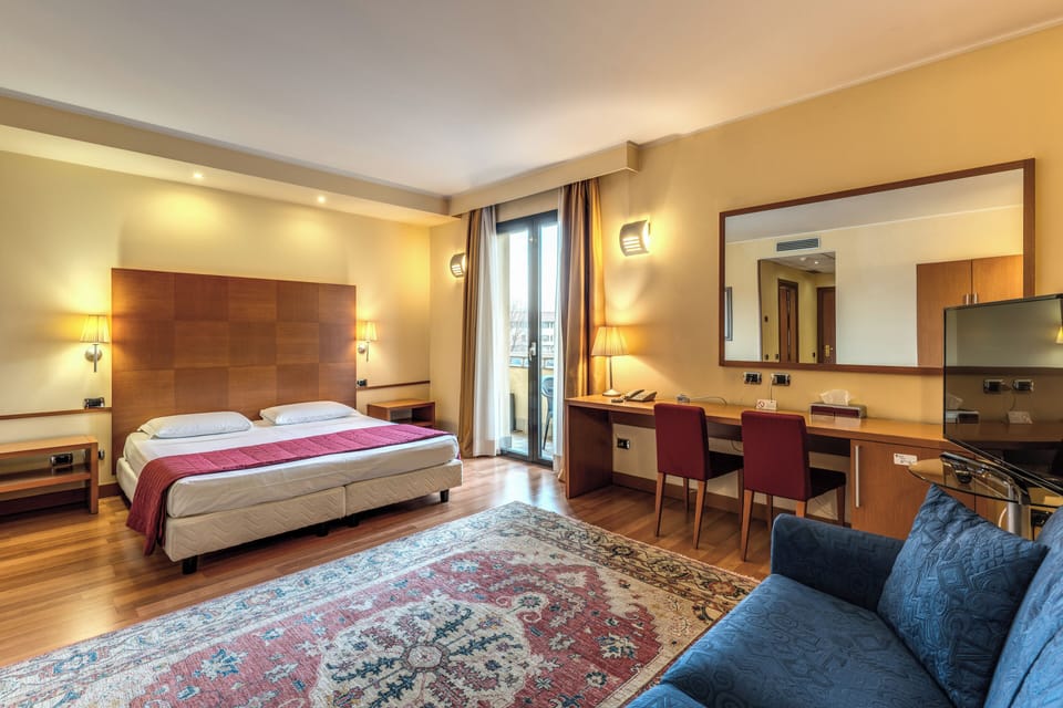 Superior Double or Twin Room | Down comforters, minibar, in-room safe, desk