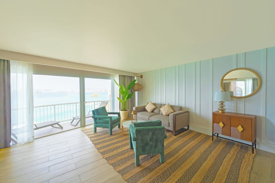 Royal Suite King Ocean View | Living area | 50-inch plasma TV with cable channels
