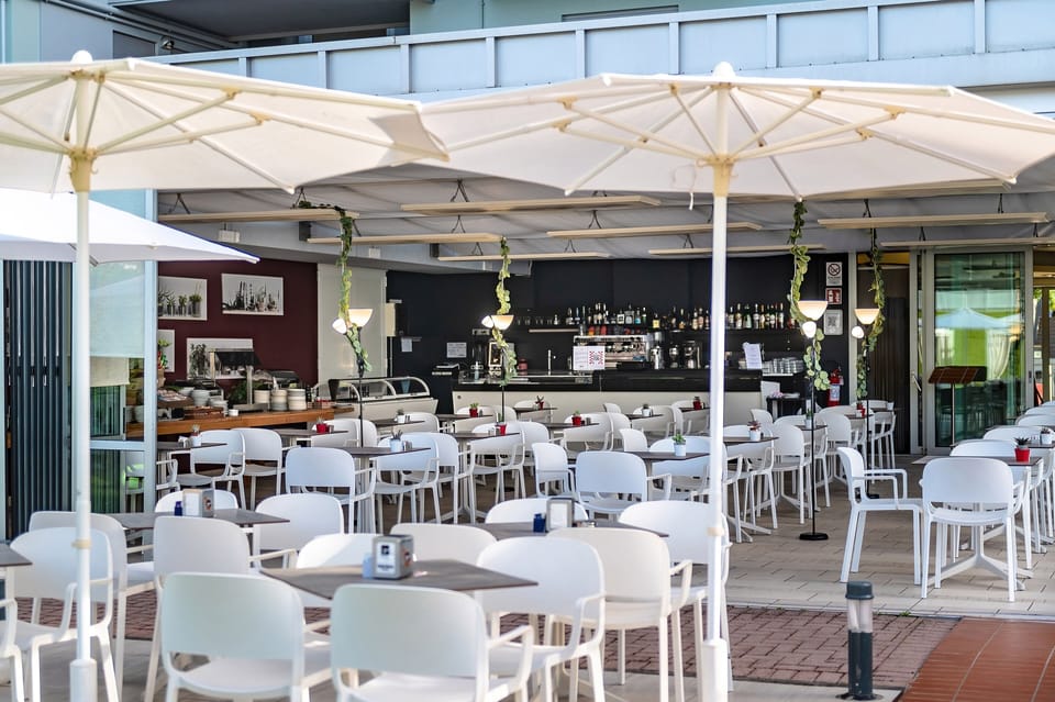 Poolside bar