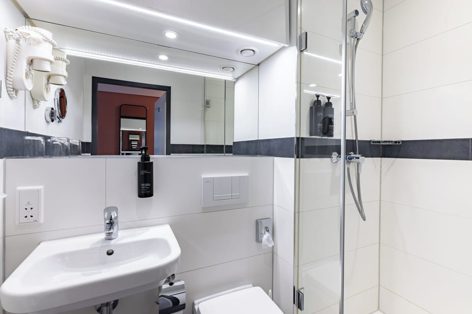 Shower, free toiletries, hair dryer, towels