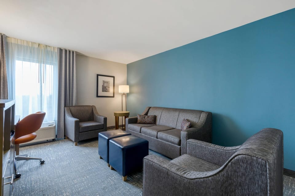 Pillowtop beds, in-room safe, desk, laptop workspace