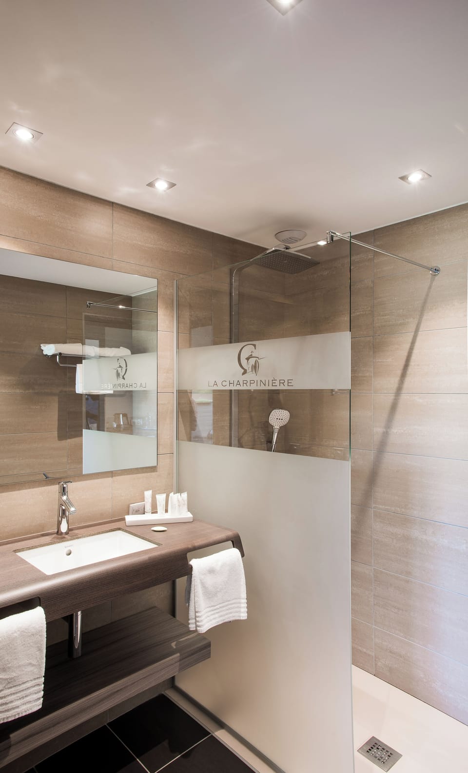 Superior Double Room | Bathroom | Hair dryer, towels