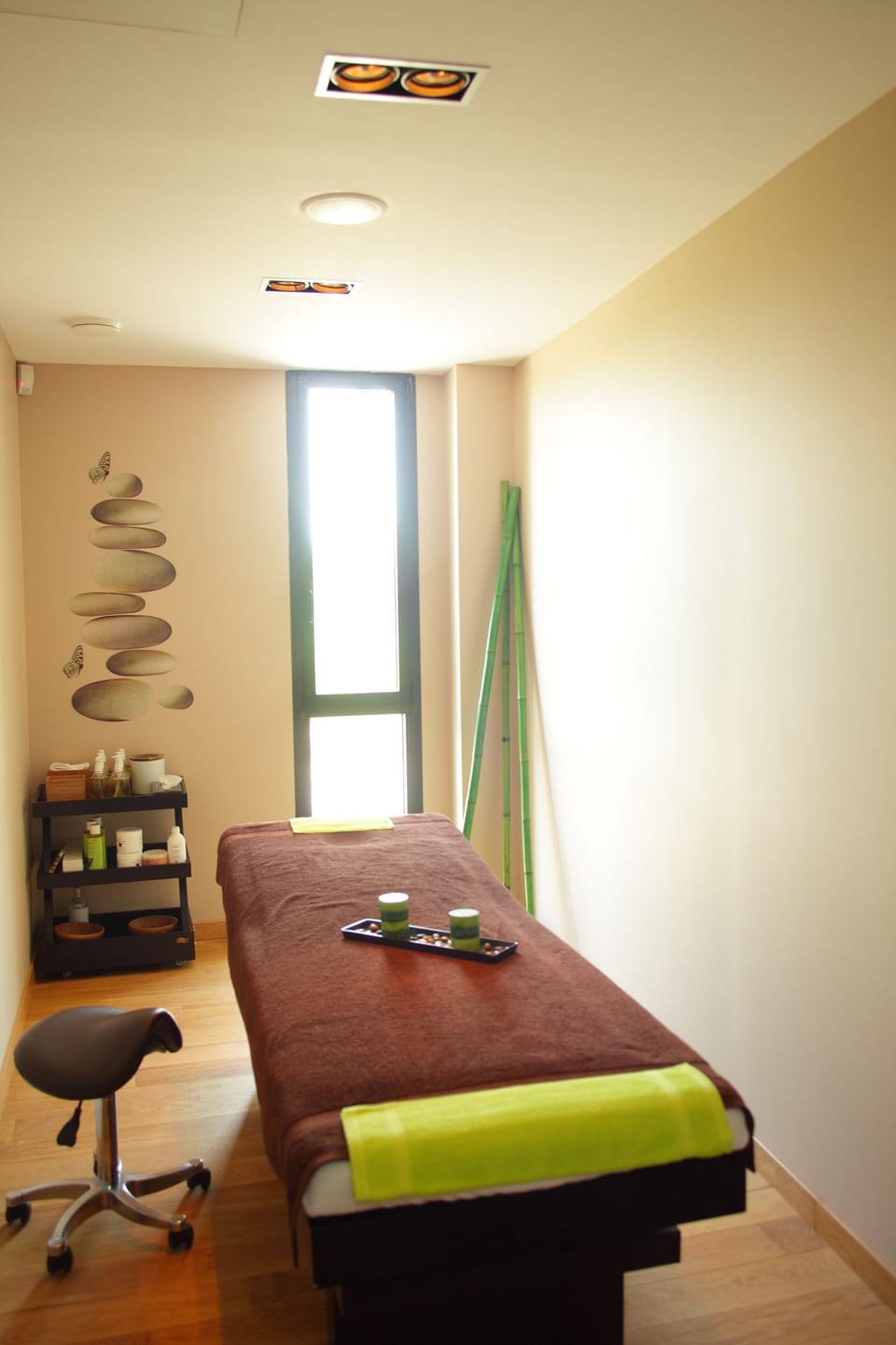 Sauna, hot tub, Turkish bath, body treatments, body wraps, body scrubs