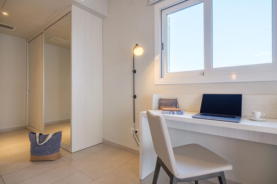 Minibar, in-room safe, desk, free WiFi