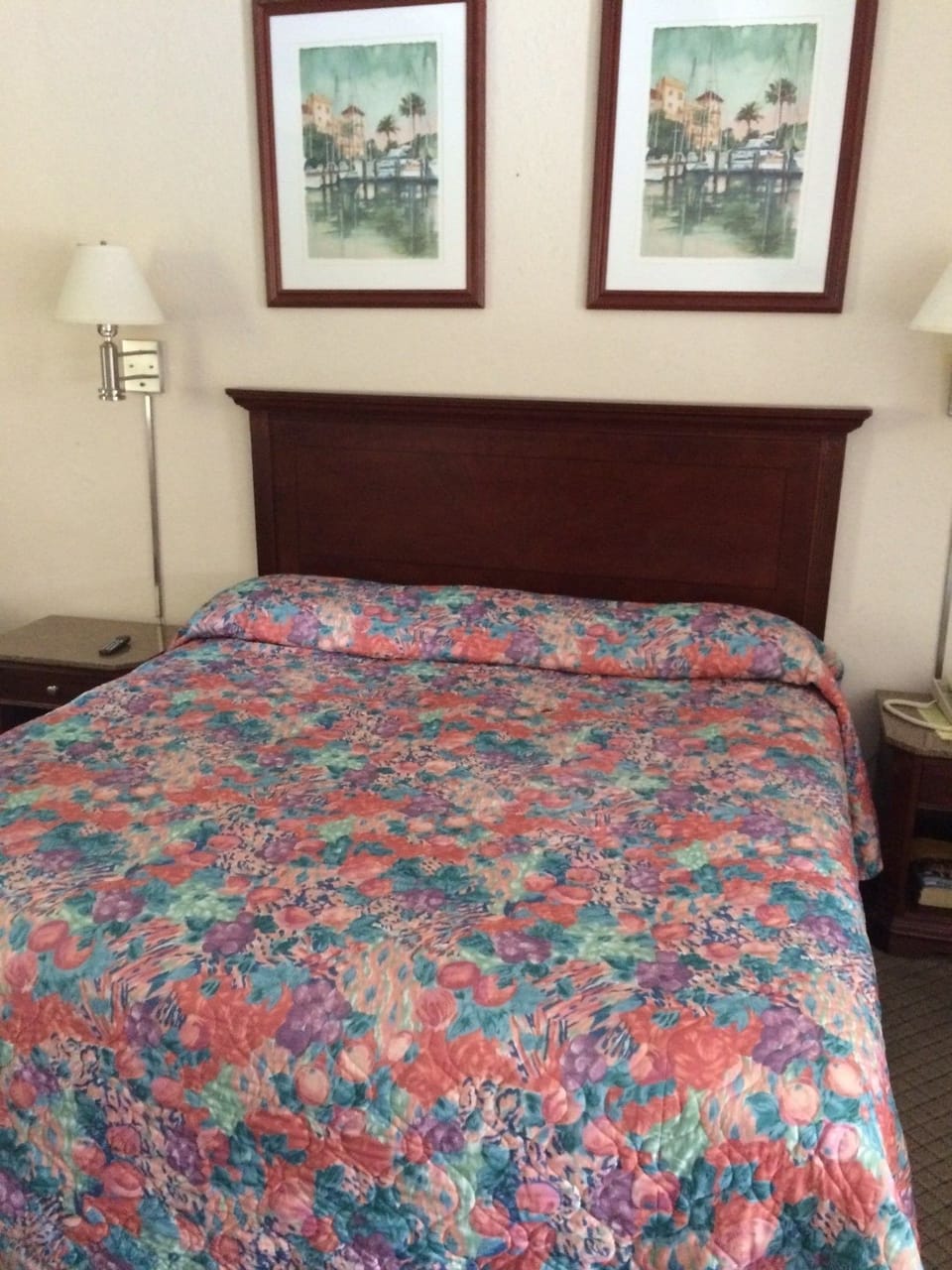 Standard Room, 1 King Bed, Smoking | WiFi (free), bed sheets