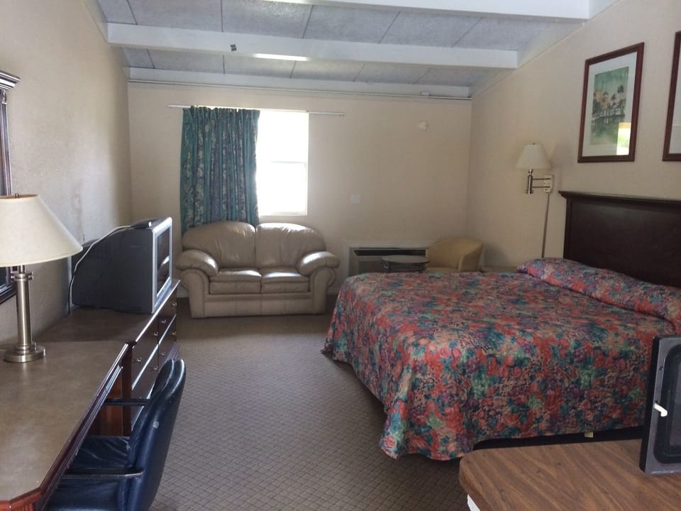 WiFi (free), bed sheets