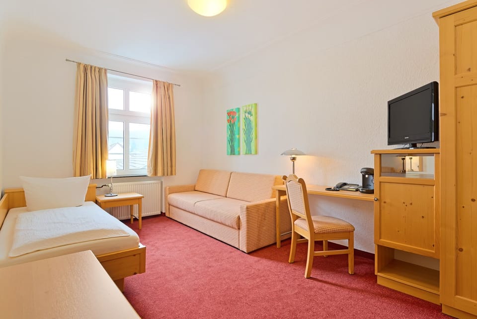 Minibar, desk, soundproofing, iron/ironing board