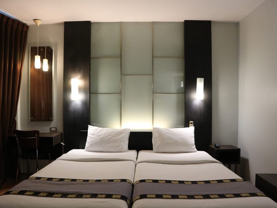 Deluxe Room, 2 Twin Beds | Minibar, in-room safe, individually decorated, desk