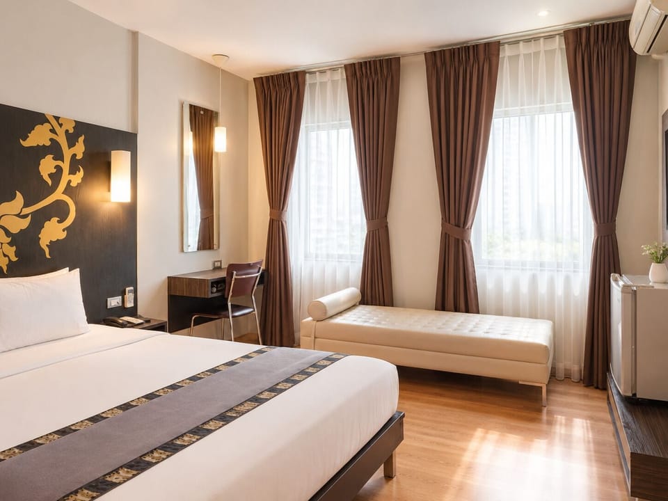 Superior Room, 1 Double Bed | Minibar, in-room safe, desk, laptop workspace