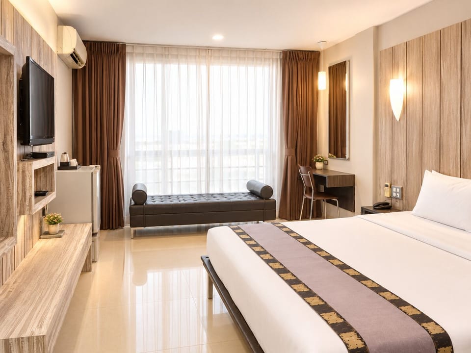 Deluxe Room, 1 Double Bed | Minibar, in-room safe, desk, laptop workspace