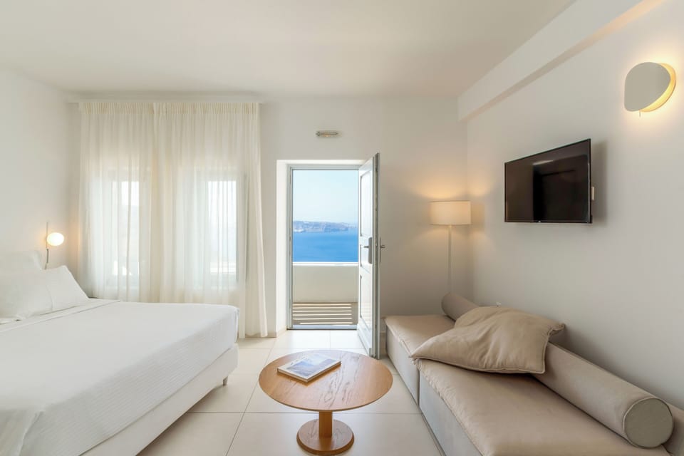 Economy Room | Premium bedding, pillowtop beds, minibar, in-room safe