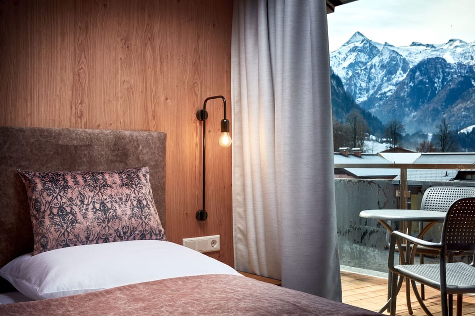Hypo-allergenic bedding, pillowtop beds, in-room safe