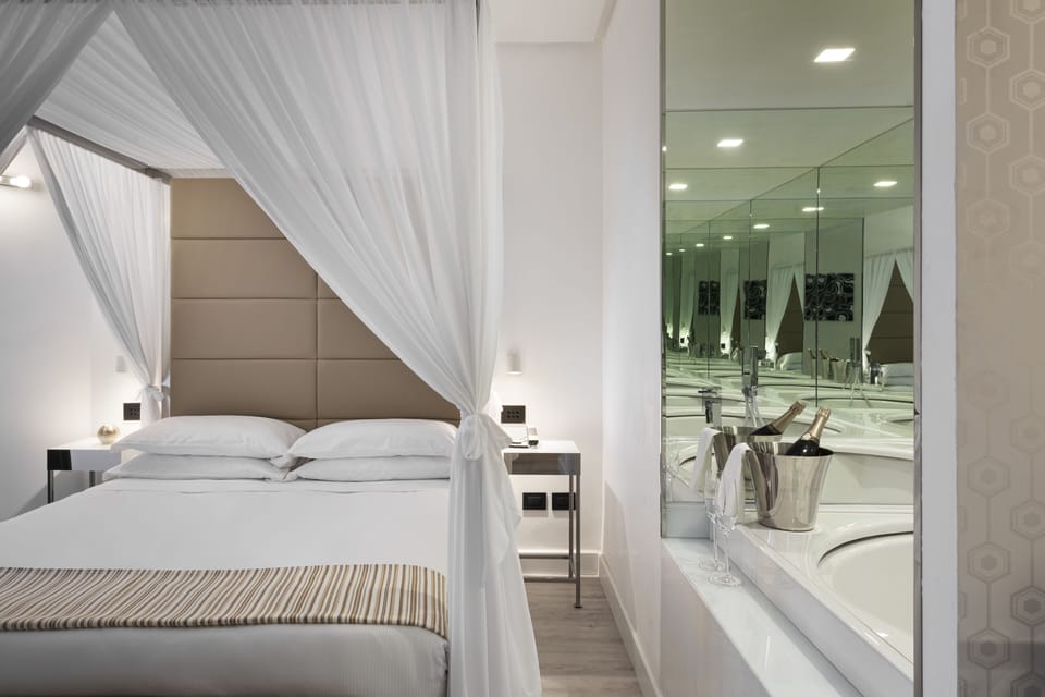 Classic Suite, Hot Tub | Premium bedding, memory foam beds, minibar, in-room safe