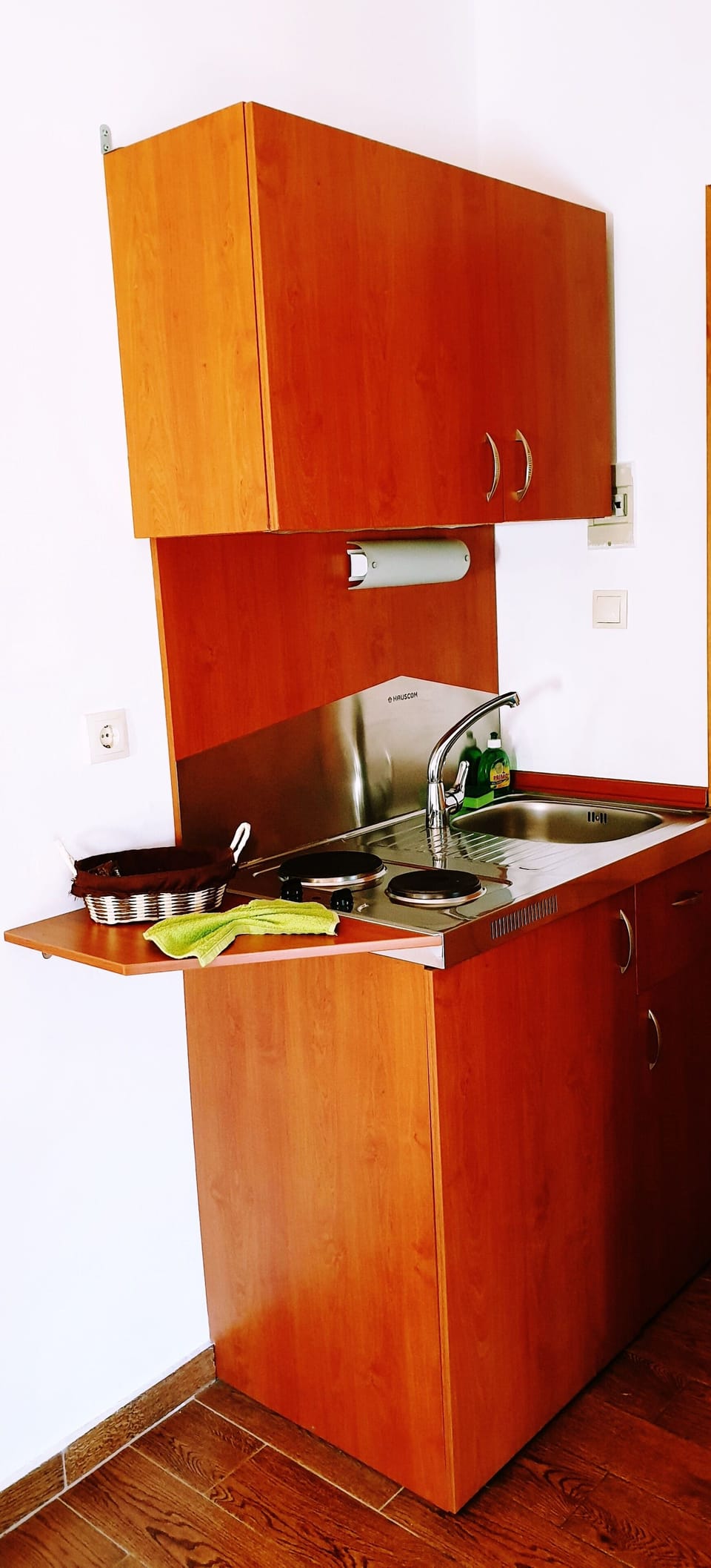 Fridge, coffee/tea maker, electric kettle, cookware/dishes/utensils