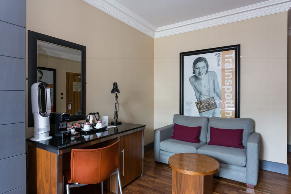 Deluxe Double or Twin Room, 1 Double or 2 Twin Beds | Living area | LCD TV