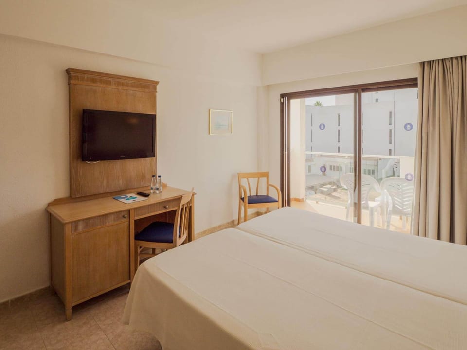 In-room safe, desk, cribs (free), WiFi (free)