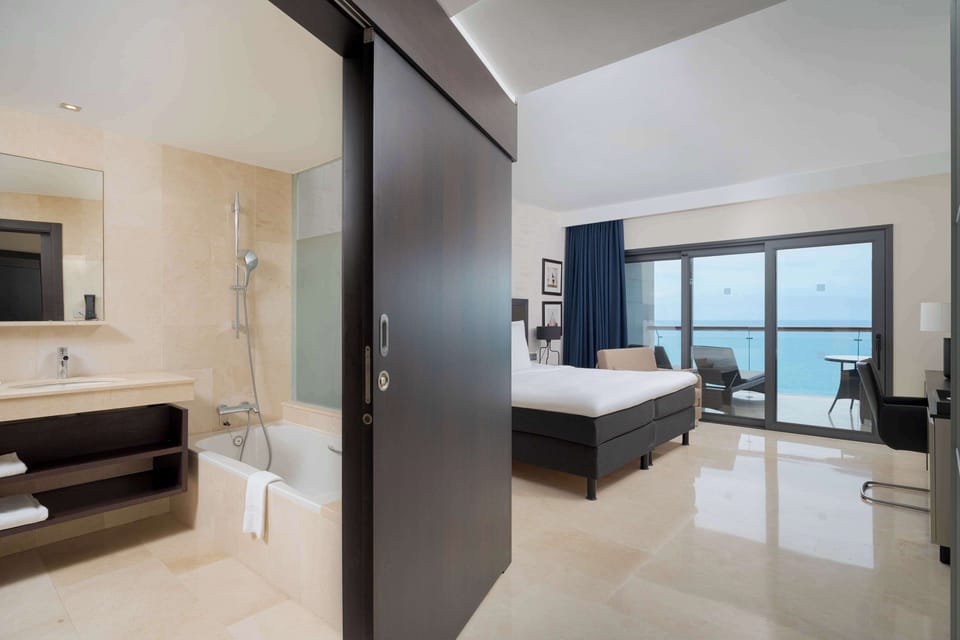 Standard Room | Premium bedding, minibar, in-room safe, desk