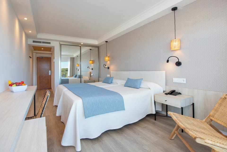 Double Room, Balcony | In-room safe, desk, free WiFi, bed sheets