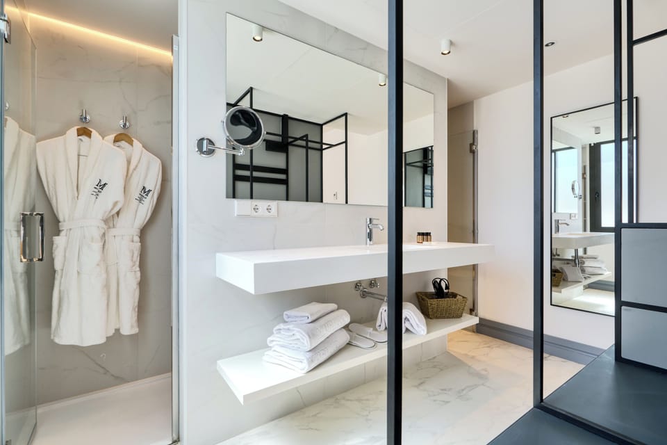 Deluxe Room, Terrace with Jacuzzi | Free minibar items, in-room safe, desk, laptop workspace