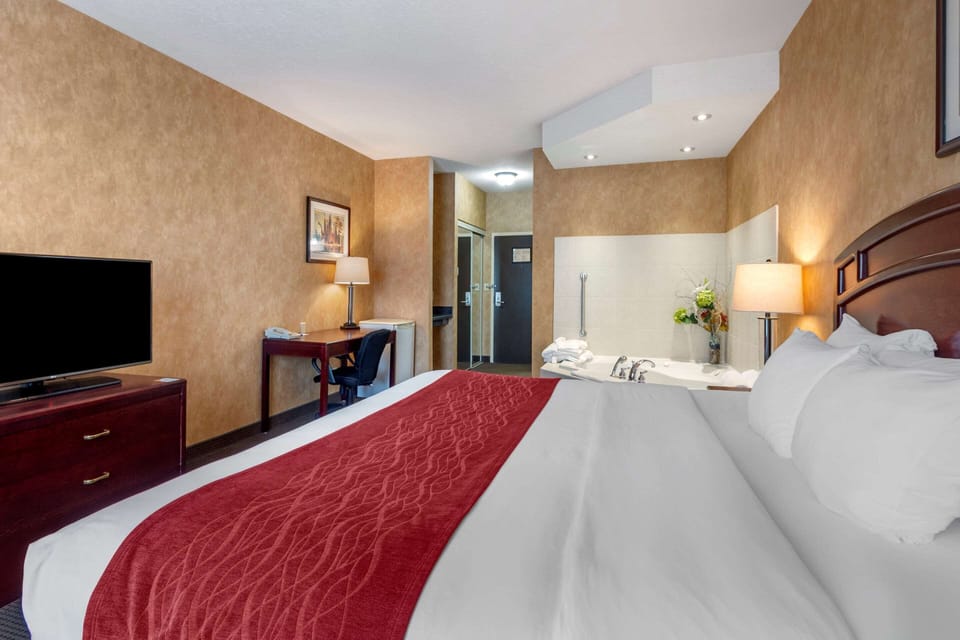 Suite, Non Smoking | Premium bedding, pillowtop beds, desk, blackout drapes