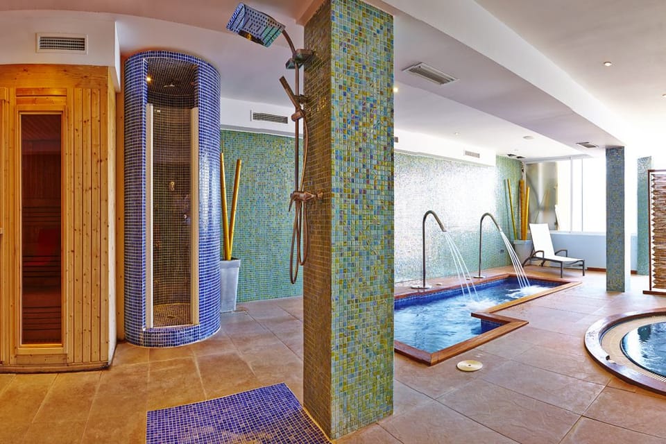 Sauna, hot tub, body treatments, facials, massages