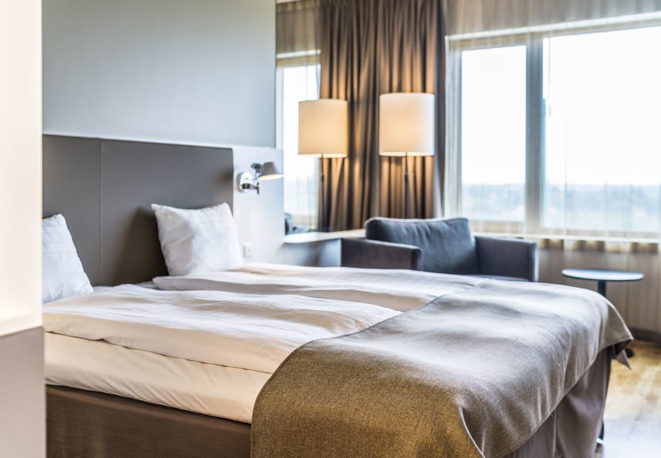Twin Room | Desk, iron/ironing board, free cribs/infant beds, free WiFi