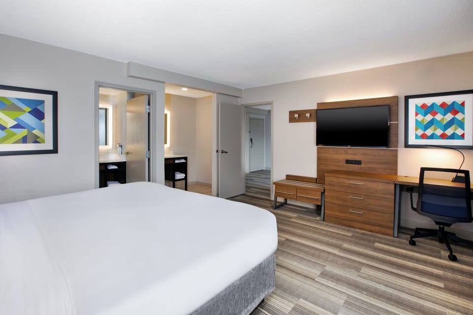 Premium bedding, pillowtop beds, in-room safe, desk
