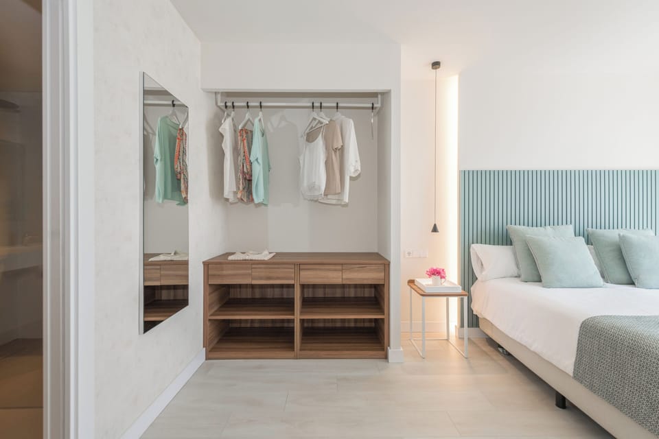 Junior Suite, Terrace | In-room safe, free WiFi, bed sheets