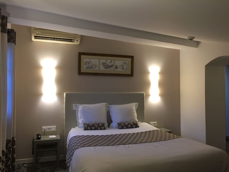 Triple Room | Desk, blackout drapes, cribs/infant beds, free WiFi