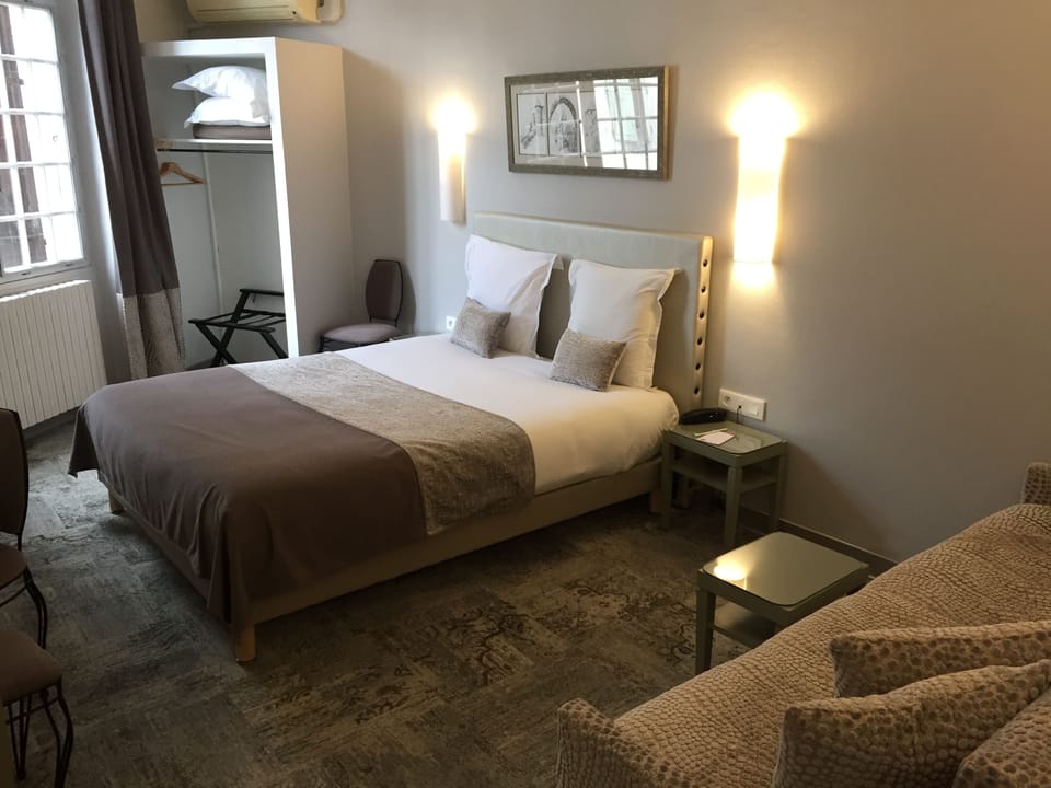 Quadruple Room | Desk, blackout drapes, cribs/infant beds, free WiFi