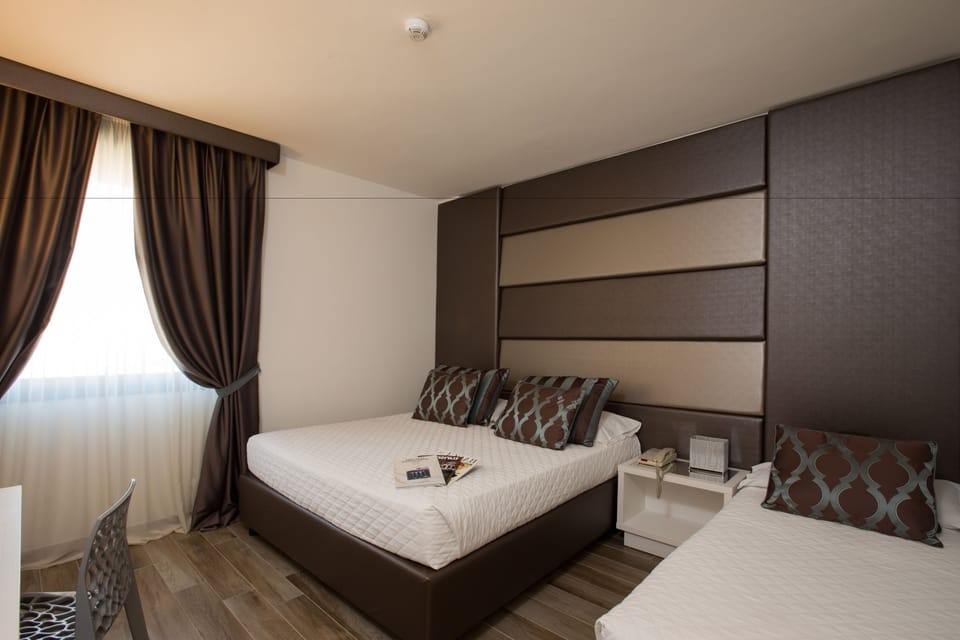 Deluxe Triple Room | In-room safe, desk, laptop workspace, soundproofing