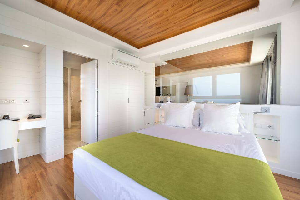 Junior Suite, 1 Queen Bed, Terrace, Sea View | Minibar, individually decorated, individually furnished, desk