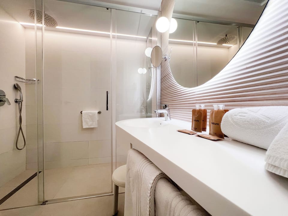 Standard Twin Room, Mobility Accessible, Pool View | Minibar, desk, blackout drapes, soundproofing